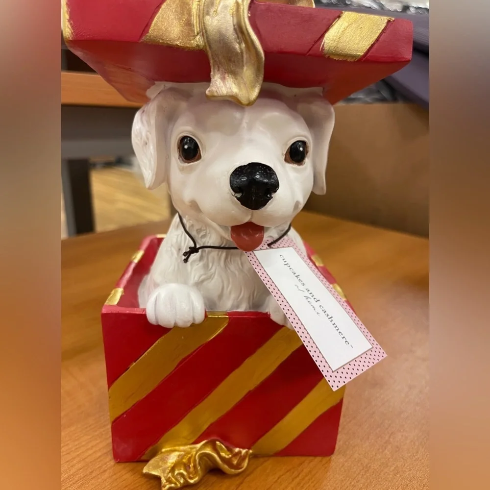 Christmas Puppy Dog in Red & Gold Gift Box Cupcakes & Cashmere 🎄Resin figurine